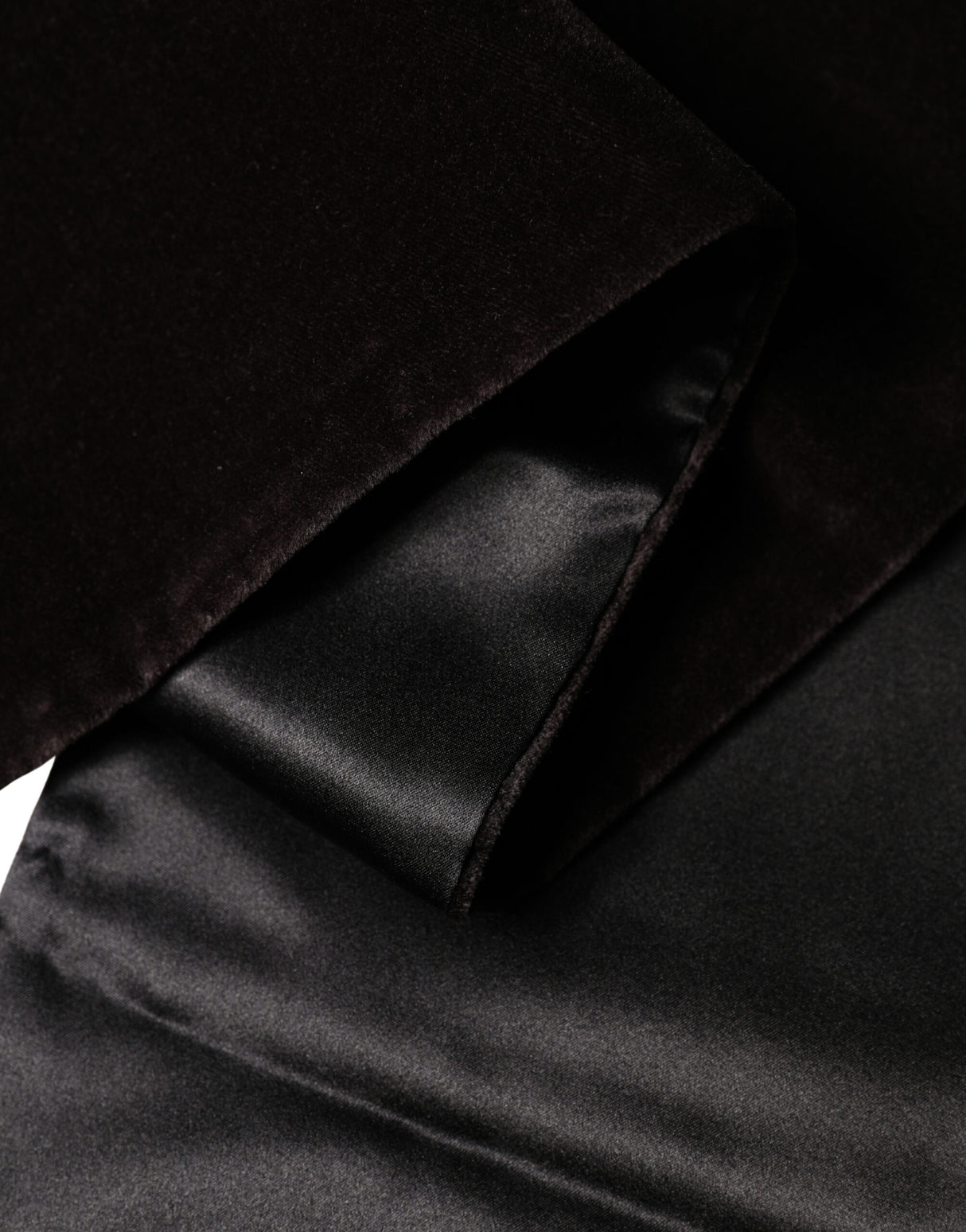 Dolce & Gabbana Black Silk Fringe Neck Wrap Foulard 139.5cm x 15.5cm Scarf