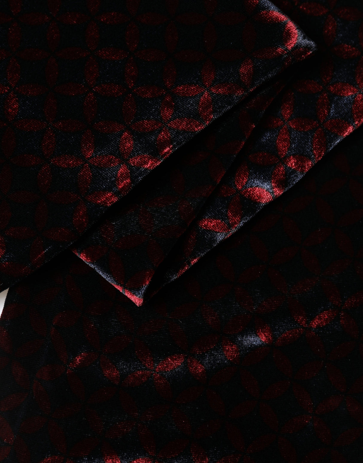 Dolce & Gabbana Black Red Rayon Geometric Pattern Fringe 140cm X 16cm  Scarf