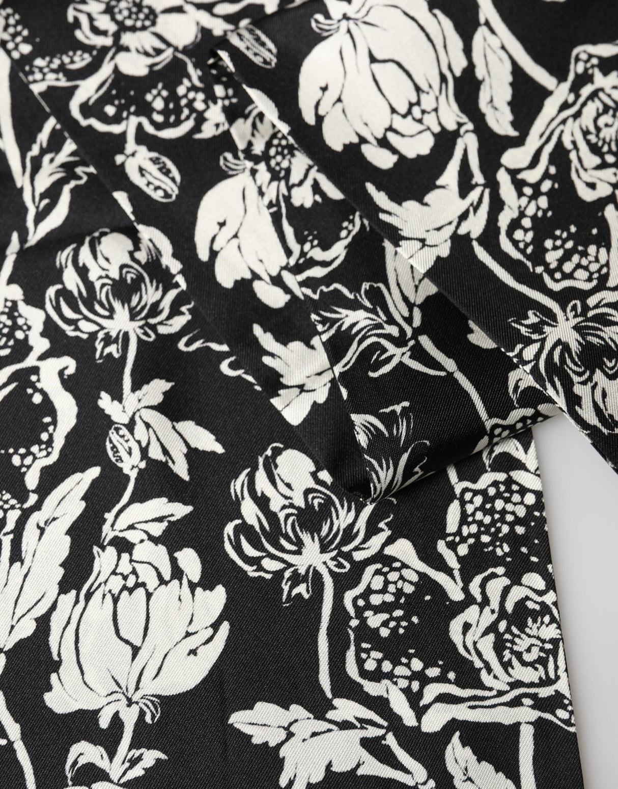 Dolce & Gabbana Black White Silk Floral Print Fringe 136cm X 15.5cm  Scarf