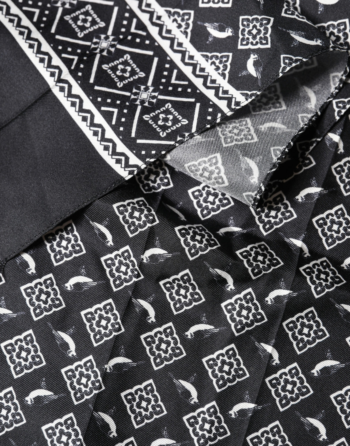 Dolce & Gabbana Black Gray Silk Bird Fringe Wrap Foulard 140cm X 23cm Scarf