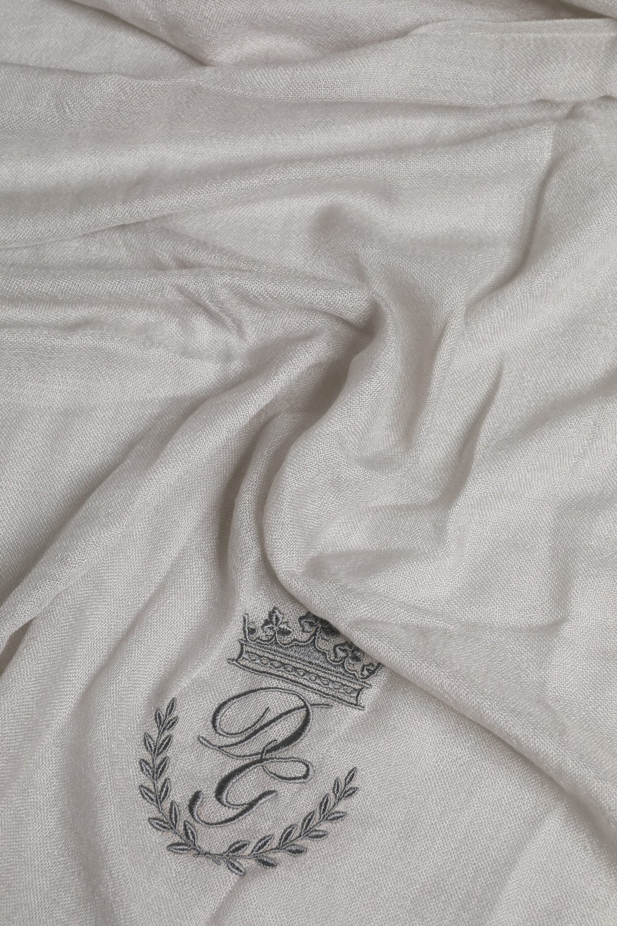 Dolce & Gabbana Gray Cashmere Knit Fringes Neck Foulard 67cm x200cm Foulard Scarf